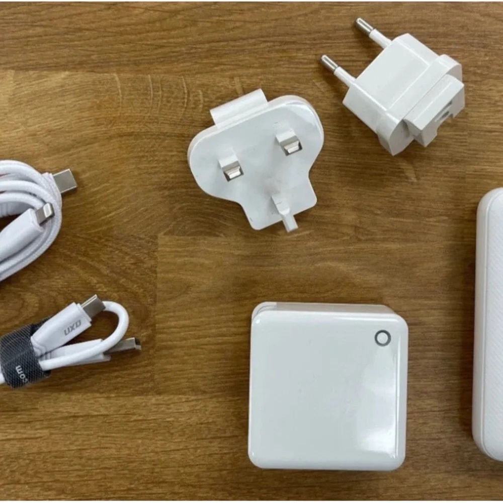 UXD Fast Charge Travel Bundle | USB-C to MFI Charger Set | Travel Case
